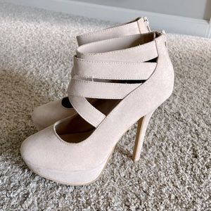Size 6 light pink blush heels